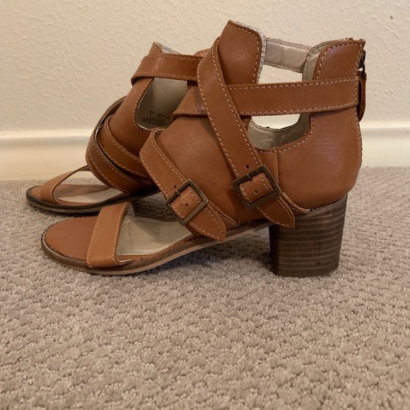 Kelsi Dagger Sandals - Picture 4 of 6